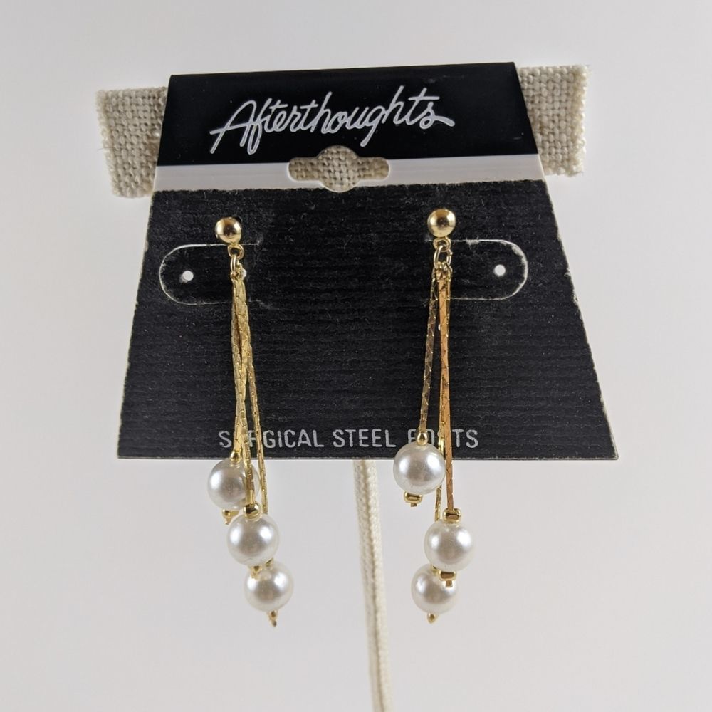 🖤3 for 25🖤Gold Tone Triple Dangle Pearl Earrings